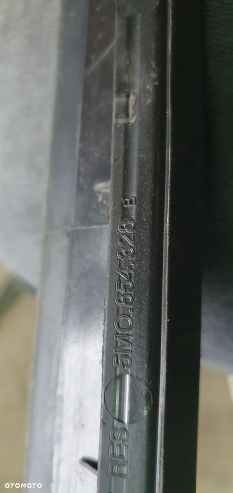 Listwa szyby czołowej prawy przód przednia prawa VW Golf V Plus 5M0854328B - 5