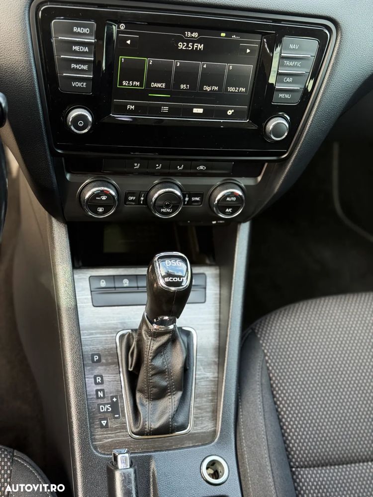 Skoda Octavia Combi 2.0 TDI 4x4 DSG RS - 17