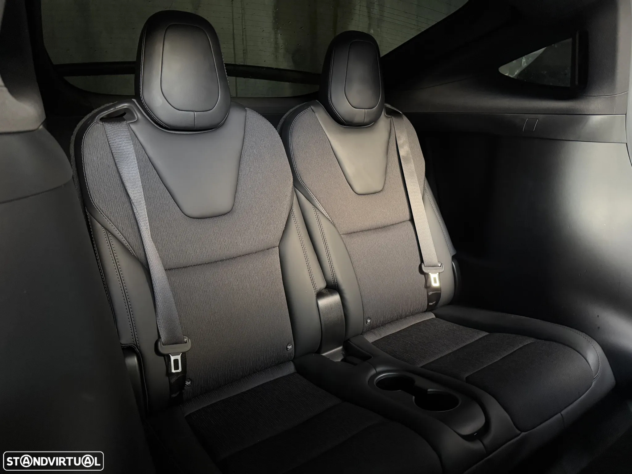 Tesla Model X - 27