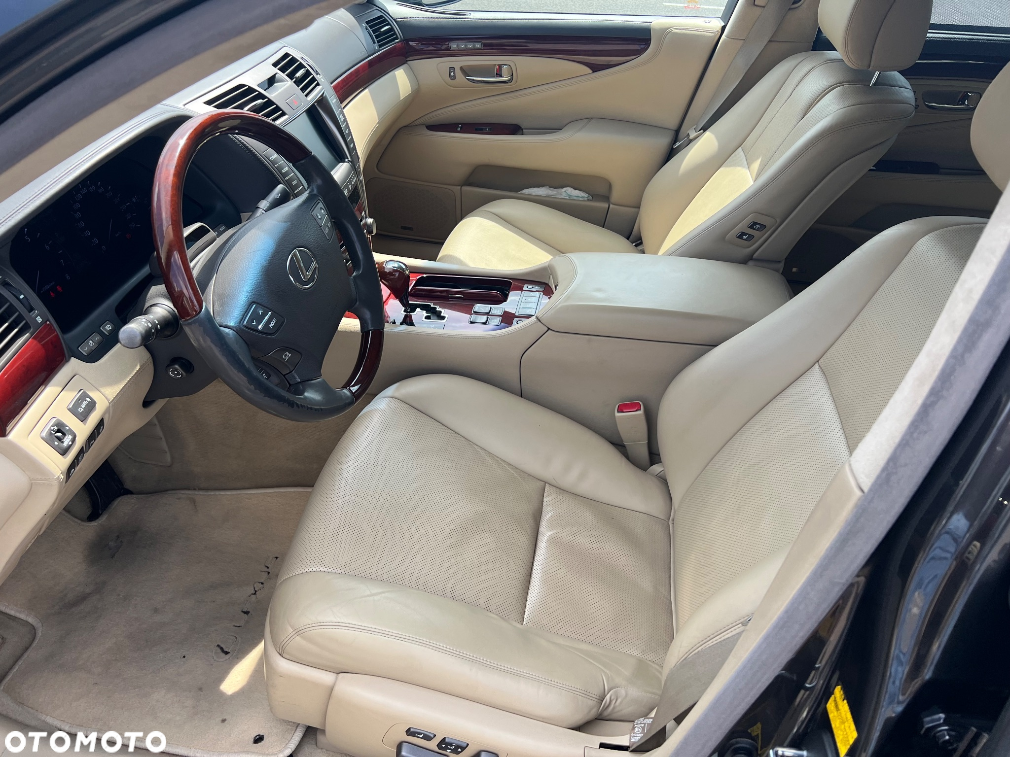 Lexus LS 600h L Superior - 12
