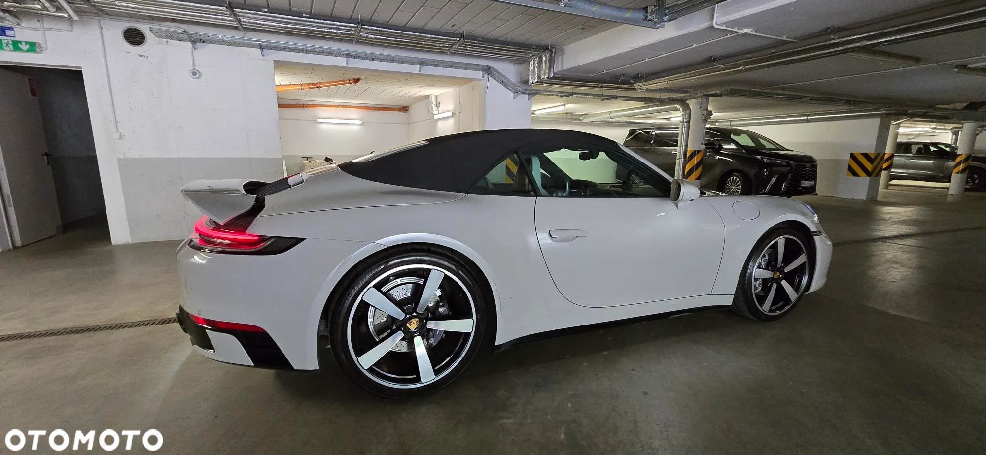Porsche 911 Carrera Cabrio - 2