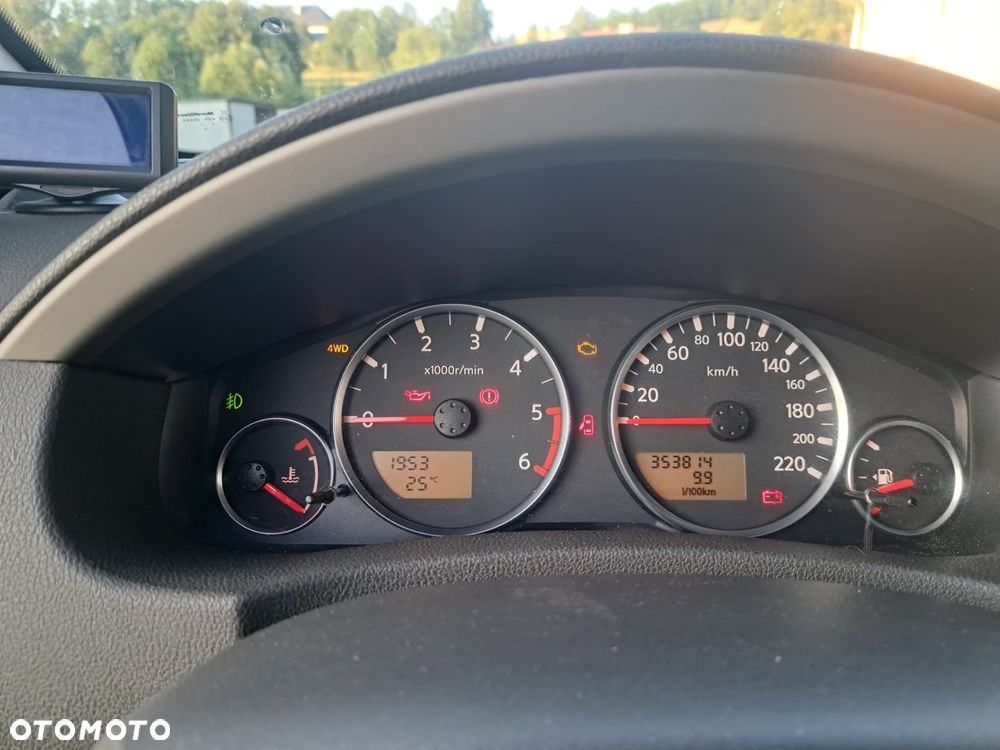 Nissan Pathfinder 2.5 D LE - 13
