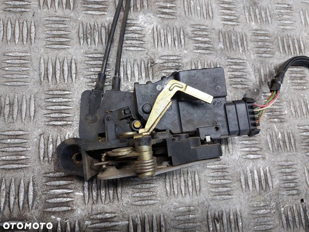 ZAMEK DRZWI PRAWY TYŁ MERCEDES-BENZ W163 ML A1637302235 - 2