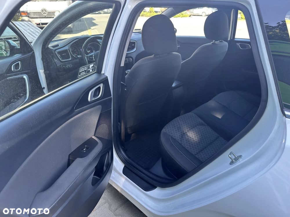 Kia Ceed - 38