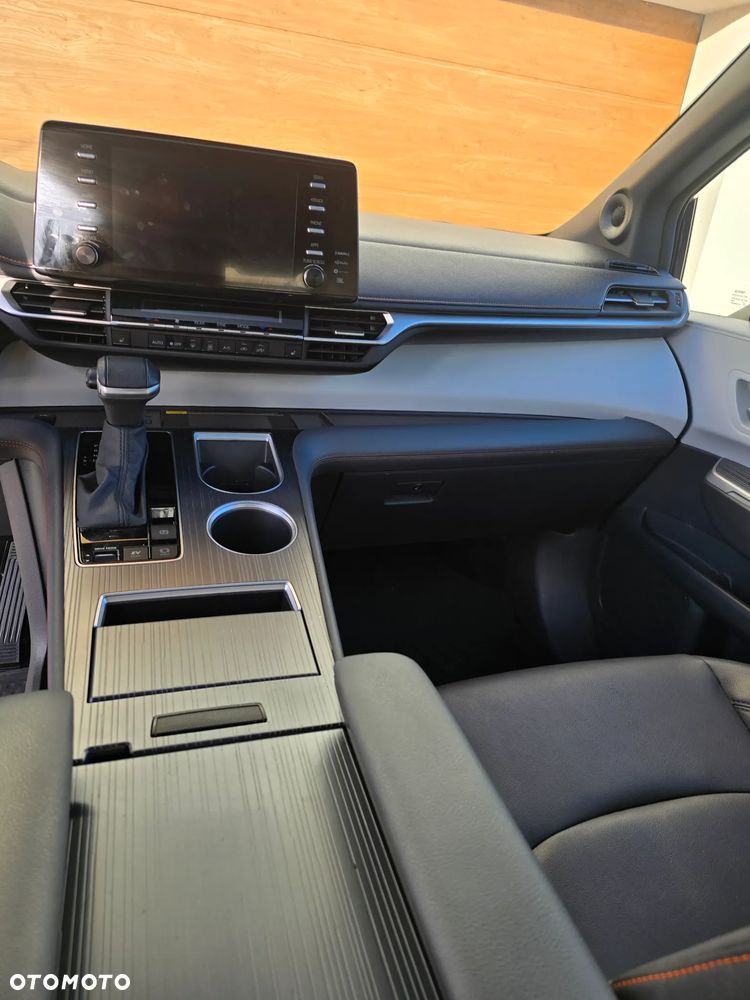 Toyota Sienna - 38
