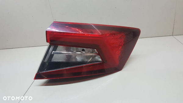 SKODA KAROQ LAMPA TYLNA PRAWA
