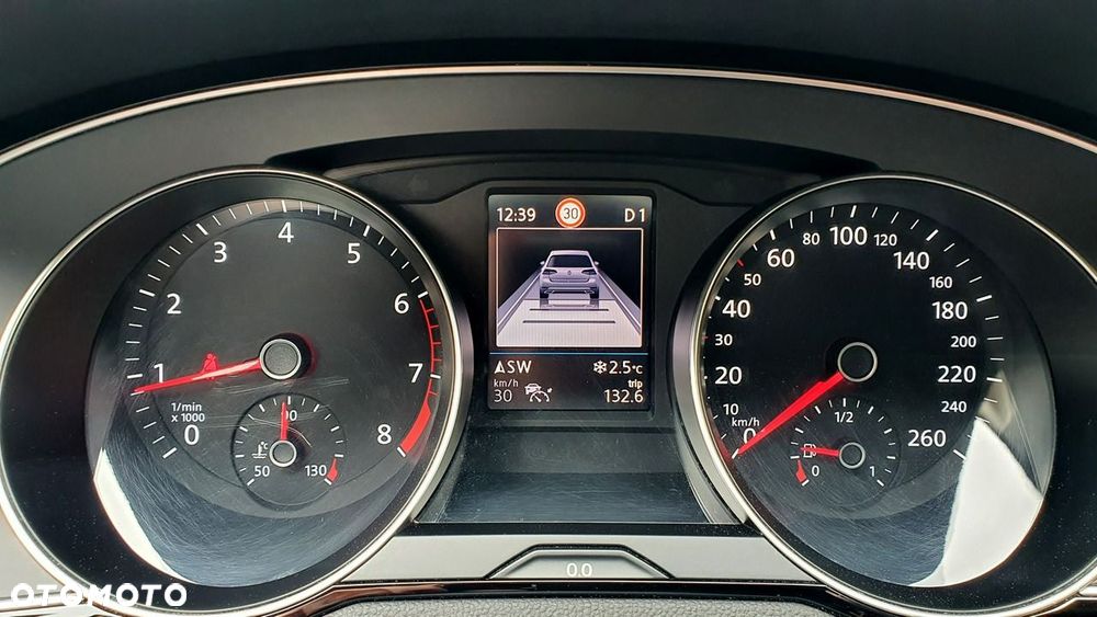 Volkswagen Passat - 20
