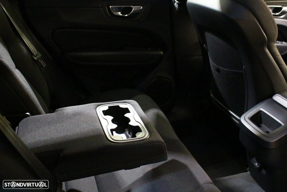 Volvo XC 60 2.0 B4 Momentum - 17