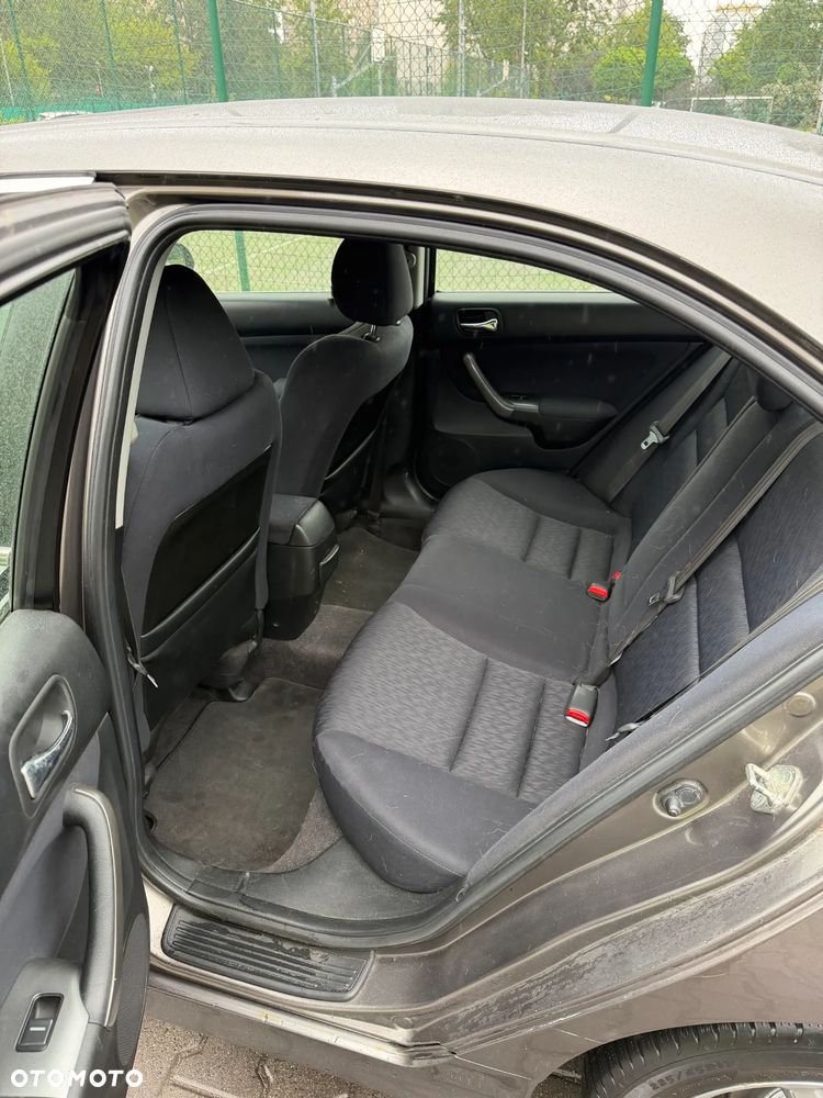 Honda Accord 2.0 Executive - 17