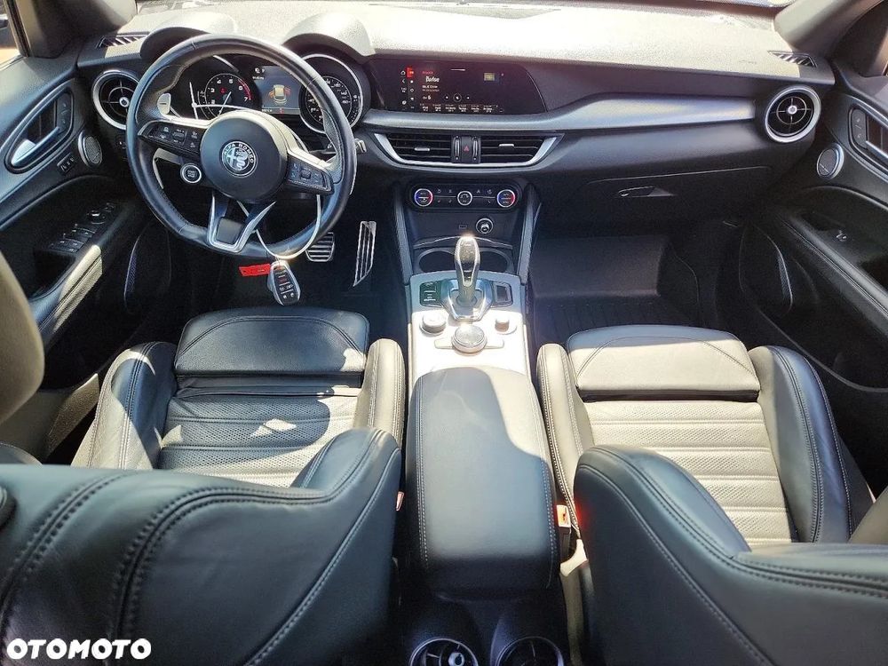 Alfa Romeo Stelvio 2.0 Turbo 16V AT8-Q4 Veloce Ti - 8