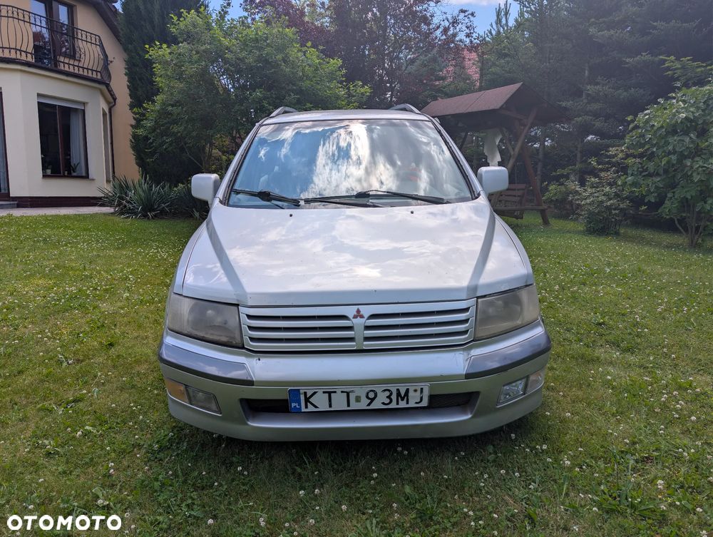 Mitsubishi Space Wagon - 3