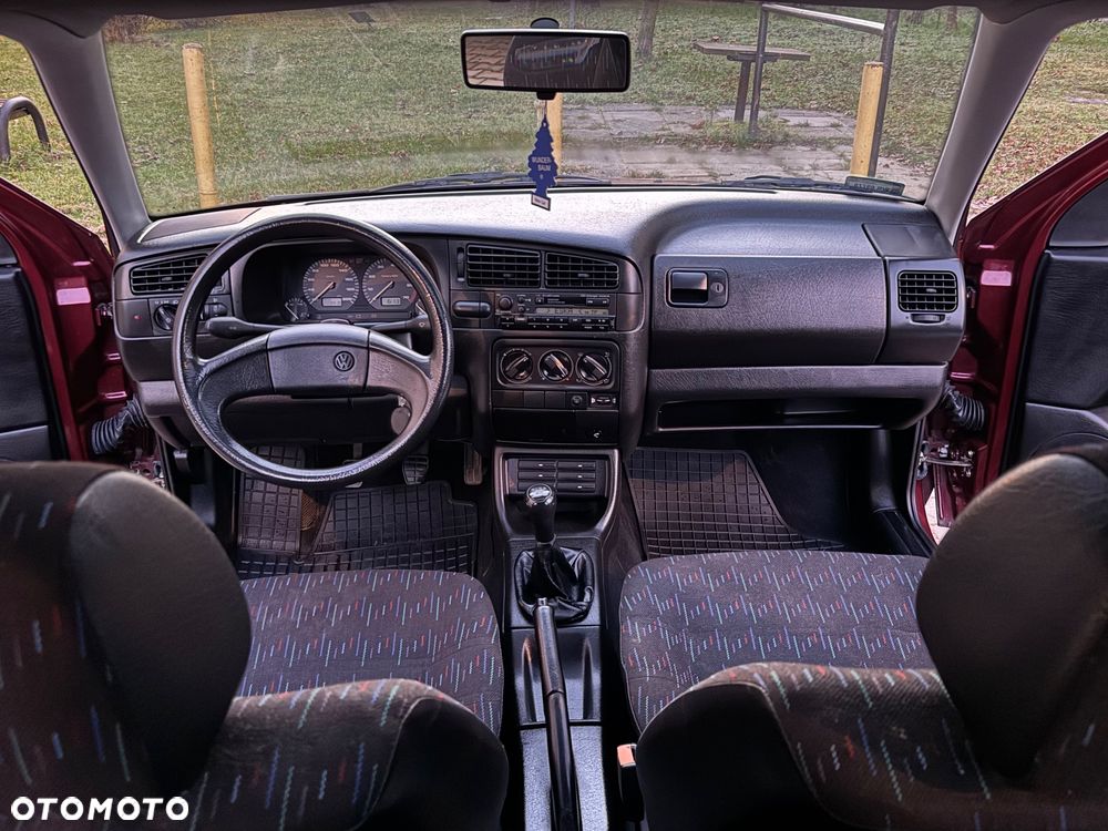 Volkswagen Golf 1.6 - 9