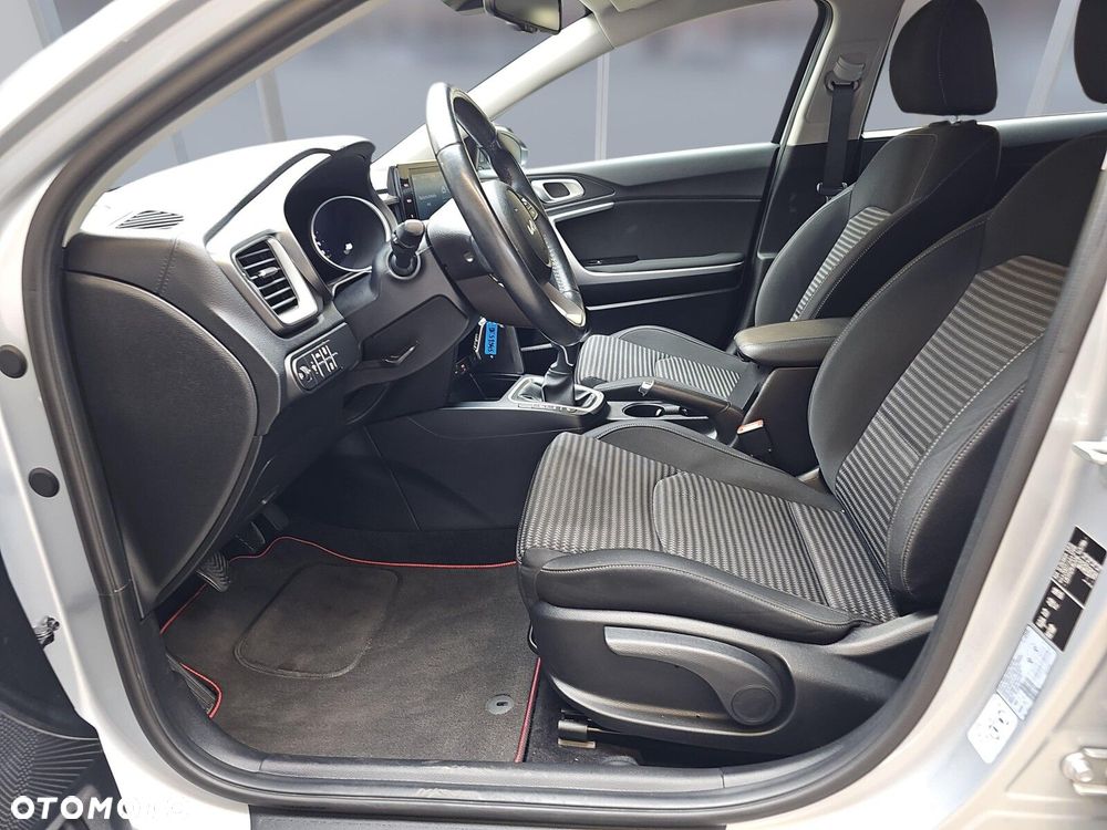 Kia Ceed 1.5 T-GDI M - 9