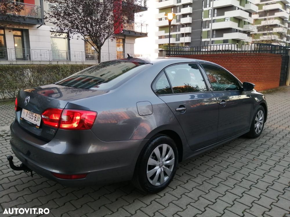 Volkswagen Jetta - 4