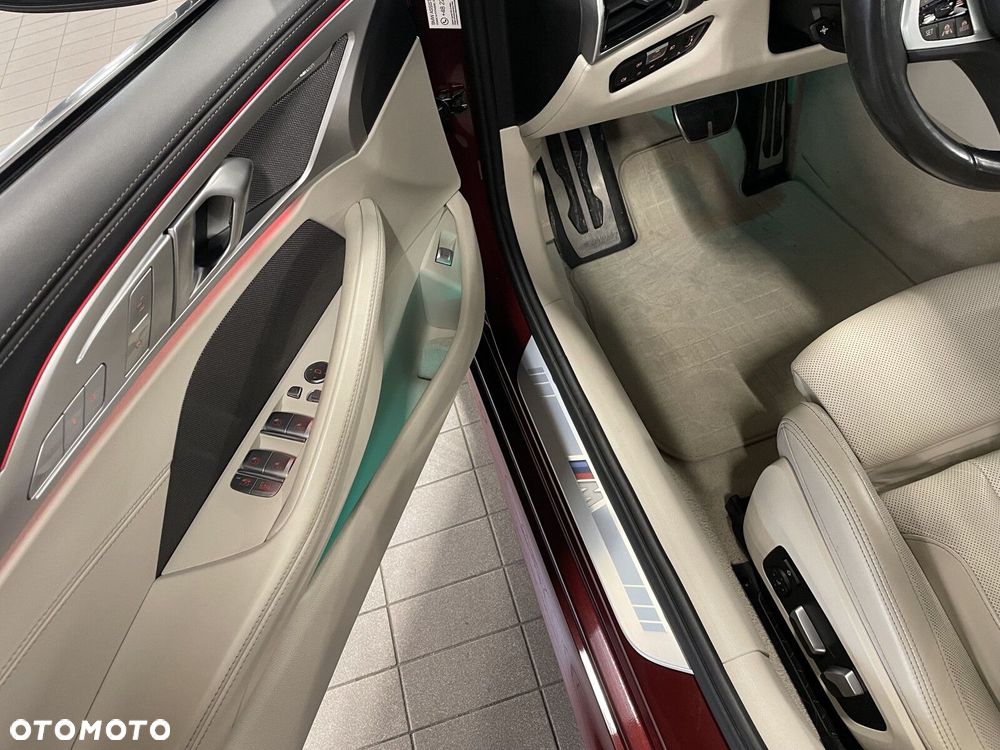 BMW Seria 8 - 21