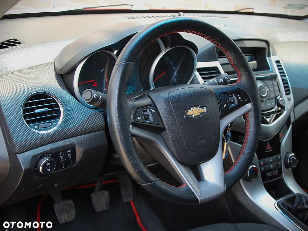 Chevrolet Cruze 1.6 LS+ - 15