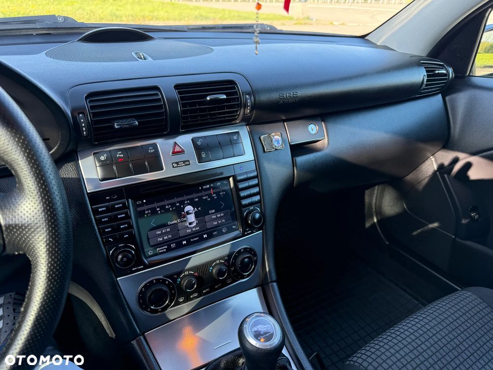 Mercedes-Benz Klasa C 180 Classic - 25