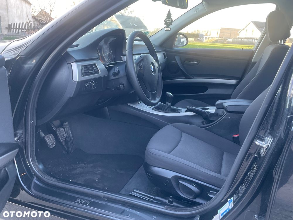 BMW Seria 3 318i Edition Exclusive - 16