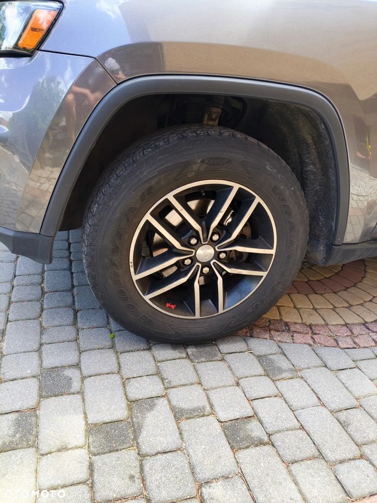 Jeep Grand Cherokee - 13