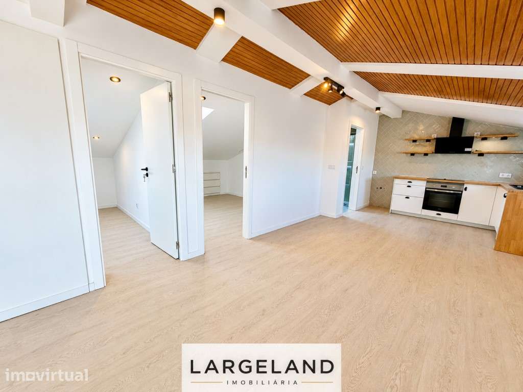 Apartamento T2 - Recuado com Terraço de 40 m² - Centro de Oliveira ... - Grande imagem: 2/10