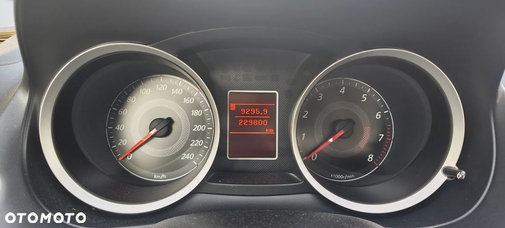 Mitsubishi Lancer 1.5 - 9