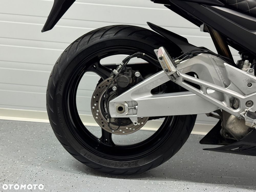 Suzuki GSR - 4
