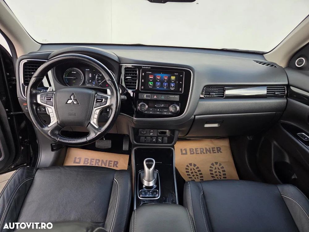 Mitsubishi Outlander 2.0 4WD Plug-In Hybrid - 23