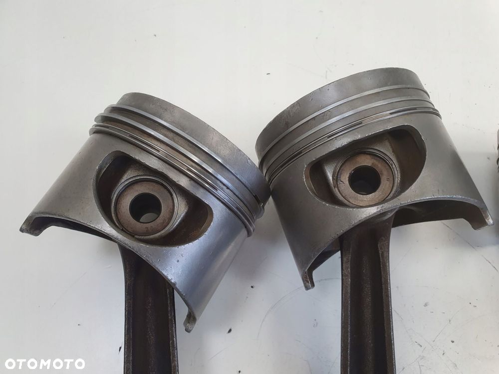 Mercedes W126 C126 5.6 V8 560 SEC TŁOK Korbowód - 6