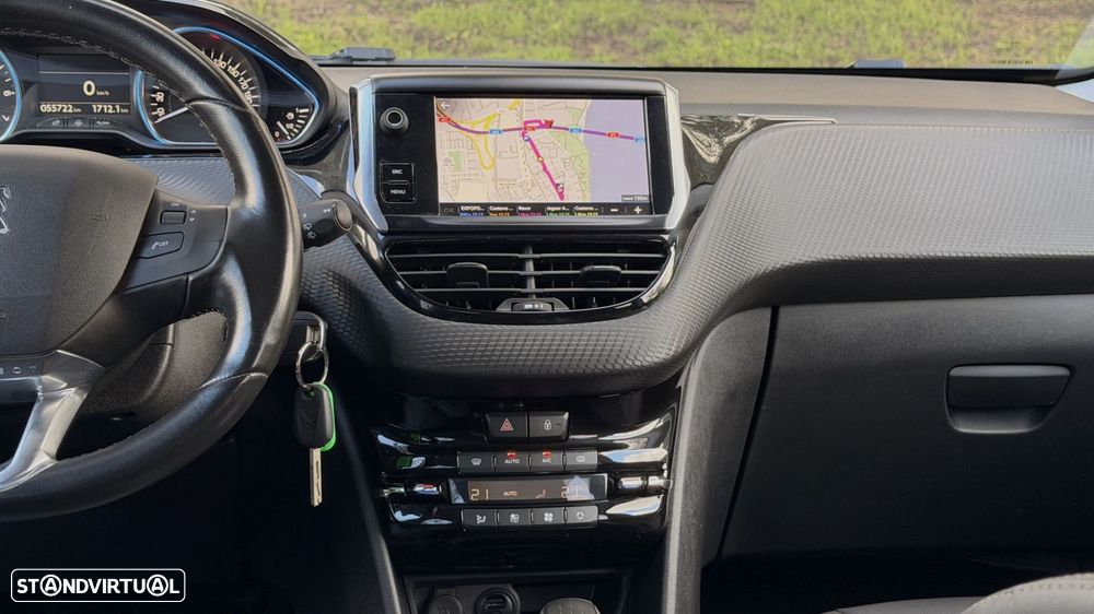 Peugeot 2008 1.2 PureTech Allure - 19