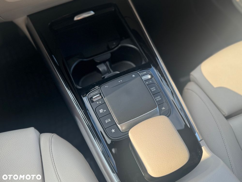 Mercedes-Benz GLA 200 - 17