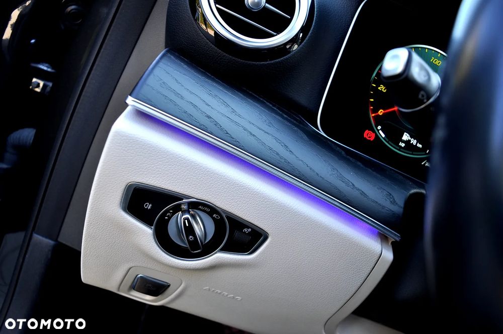 Mercedes-Benz Klasa E 220 d 9G-TRONIC Edition AVANTGARDE - 33