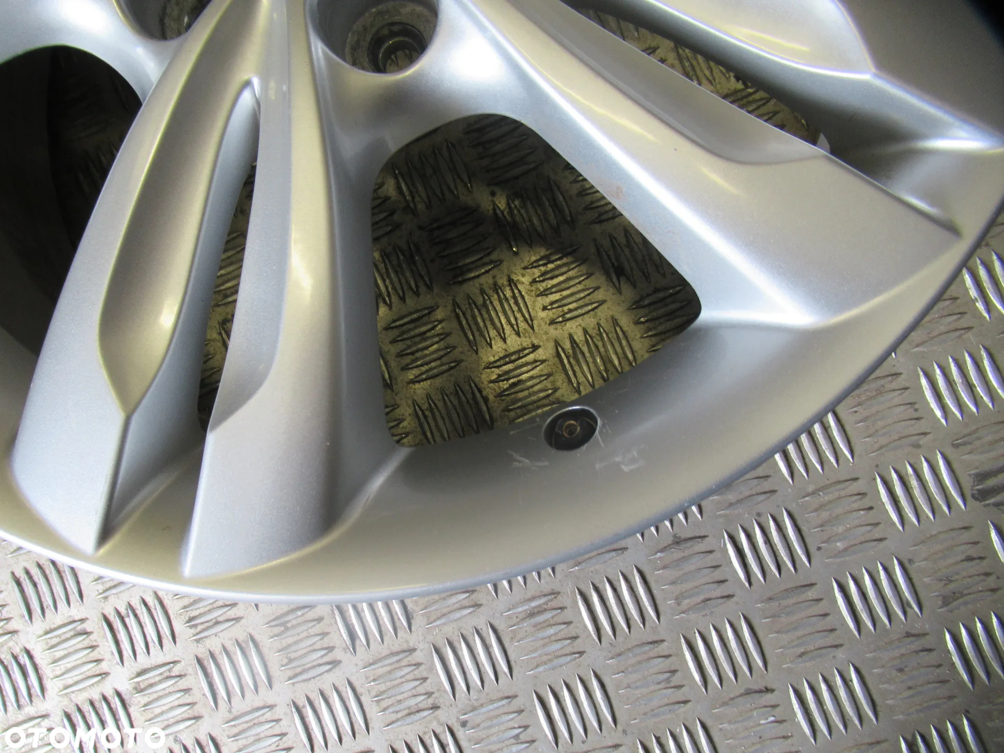 Felgi Hyundai I30 I40 IX35 IX55 Kona Tucson 6,5Jx17 et48 5x114,3 - 6