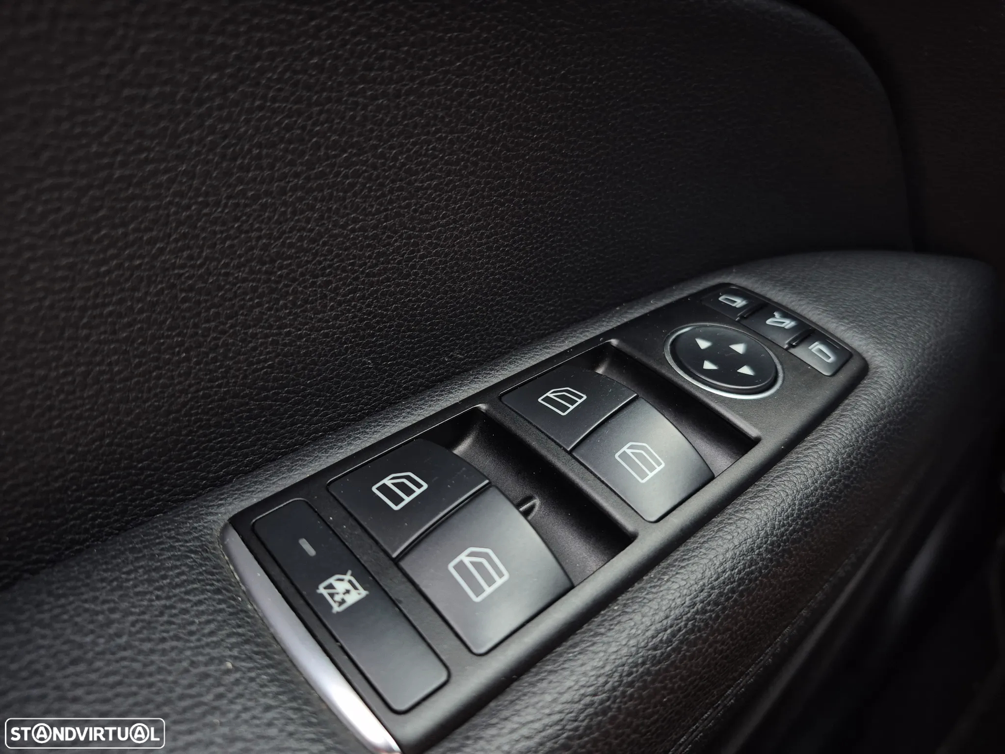 Mercedes-Benz E 200 CGi Avantgarde BlueEfficiency - 25