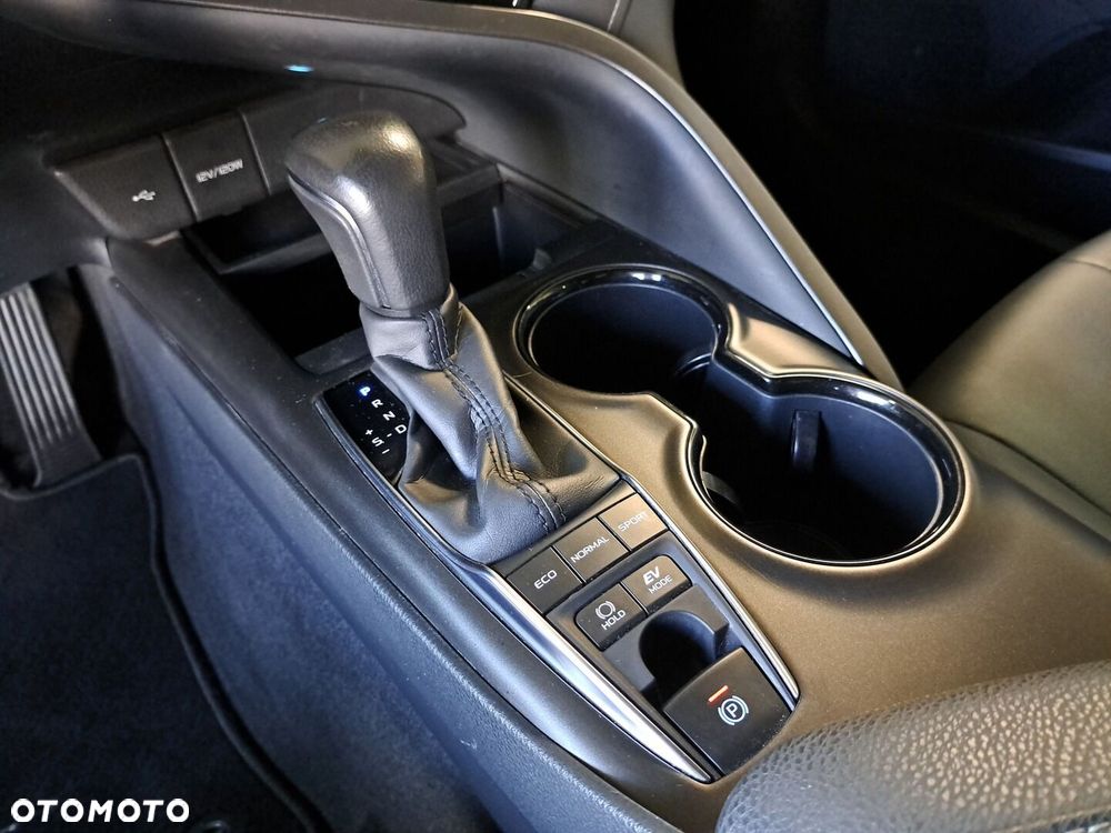 Toyota Camry 2.5 Hybrid Prestige CVT - 28