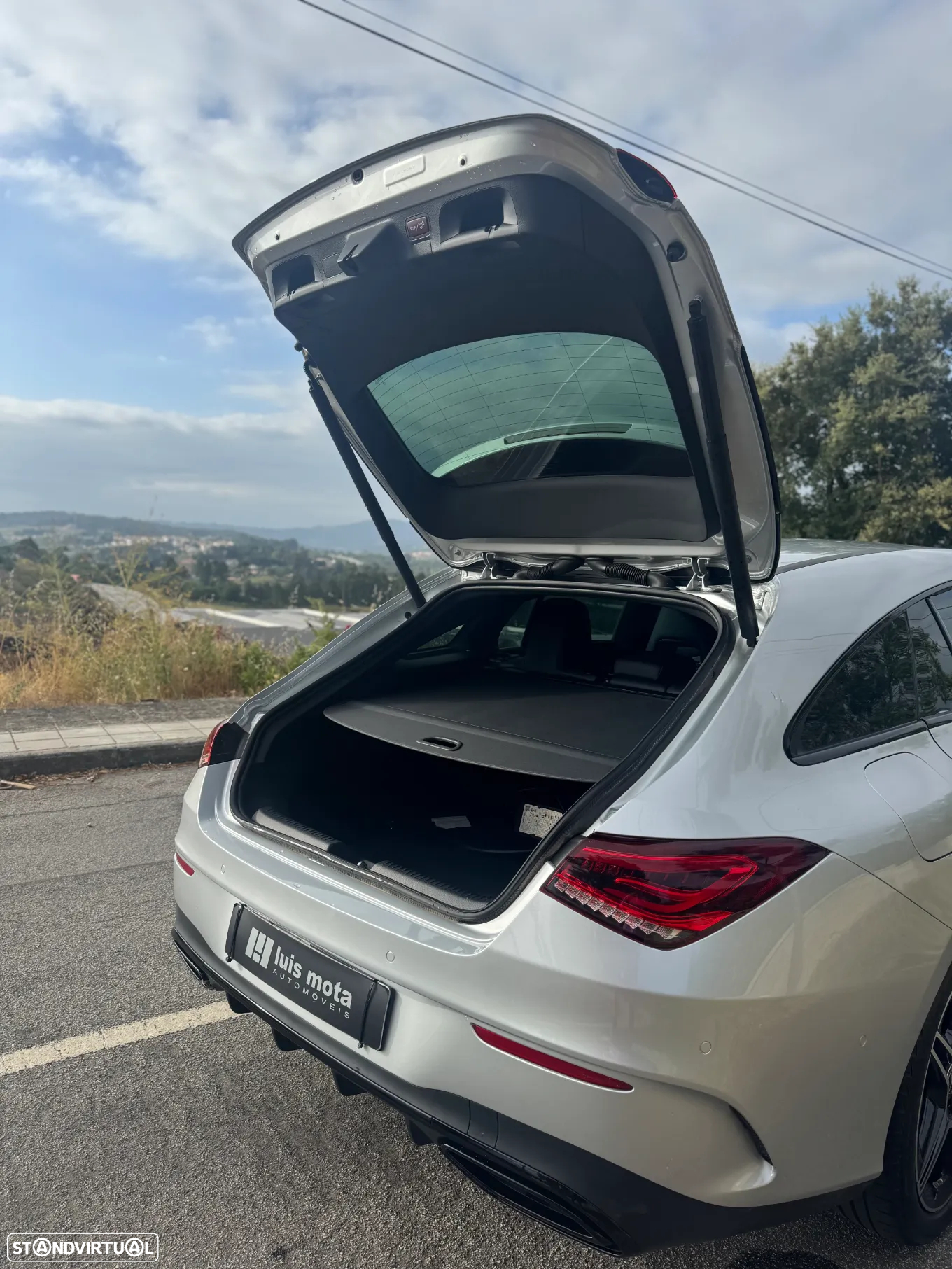 Mercedes-Benz CLA 250 e Shooting Brake AMG Line - 16
