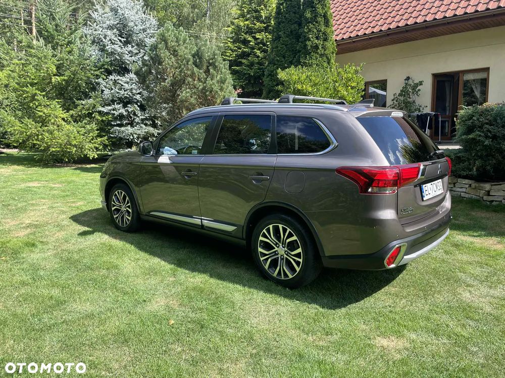 Mitsubishi Outlander 2.0 Instyle Navi 4WD CVT - 7
