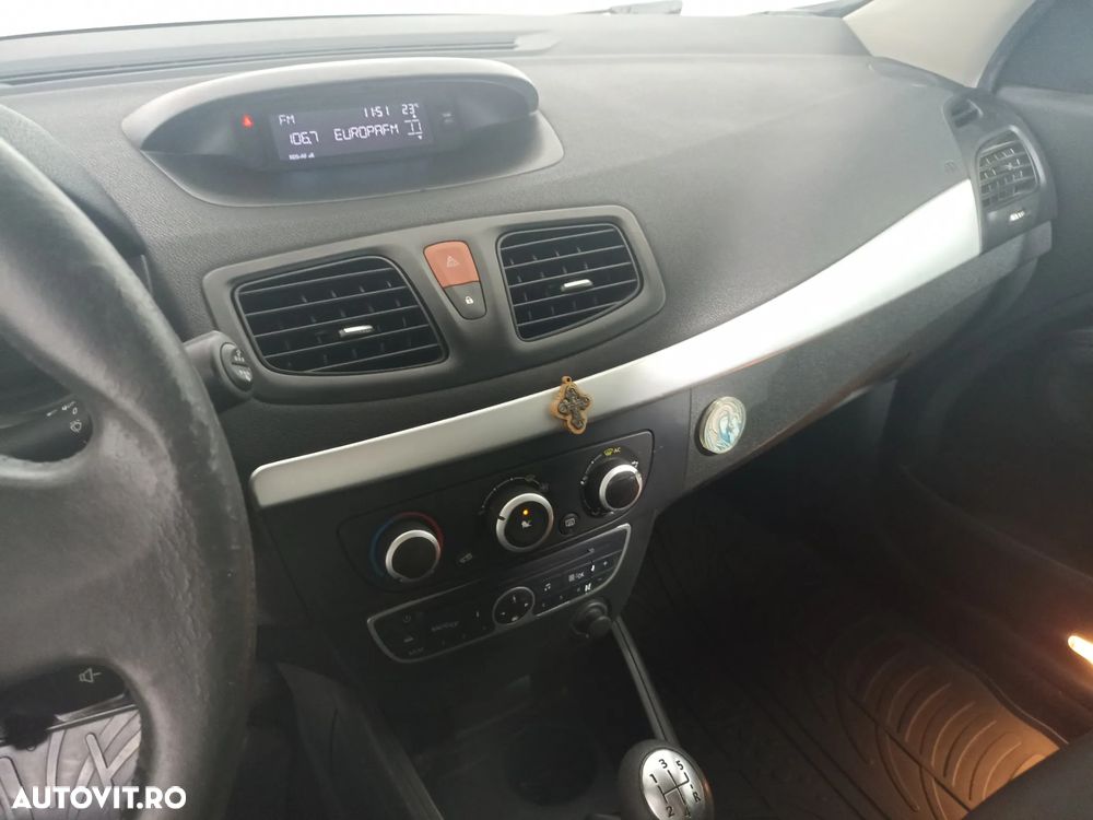 Renault Fluence 1.6 16V Expression - 10