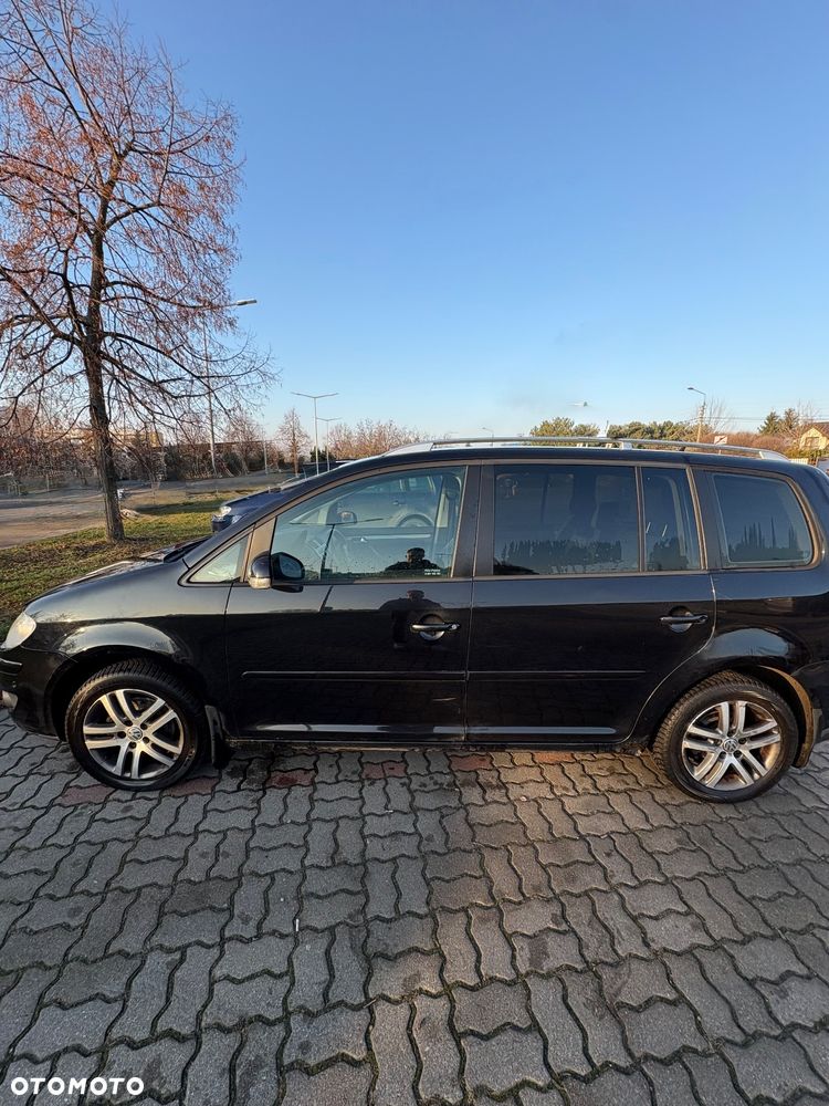 Volkswagen Touran 2.0 TDI Highline - 2