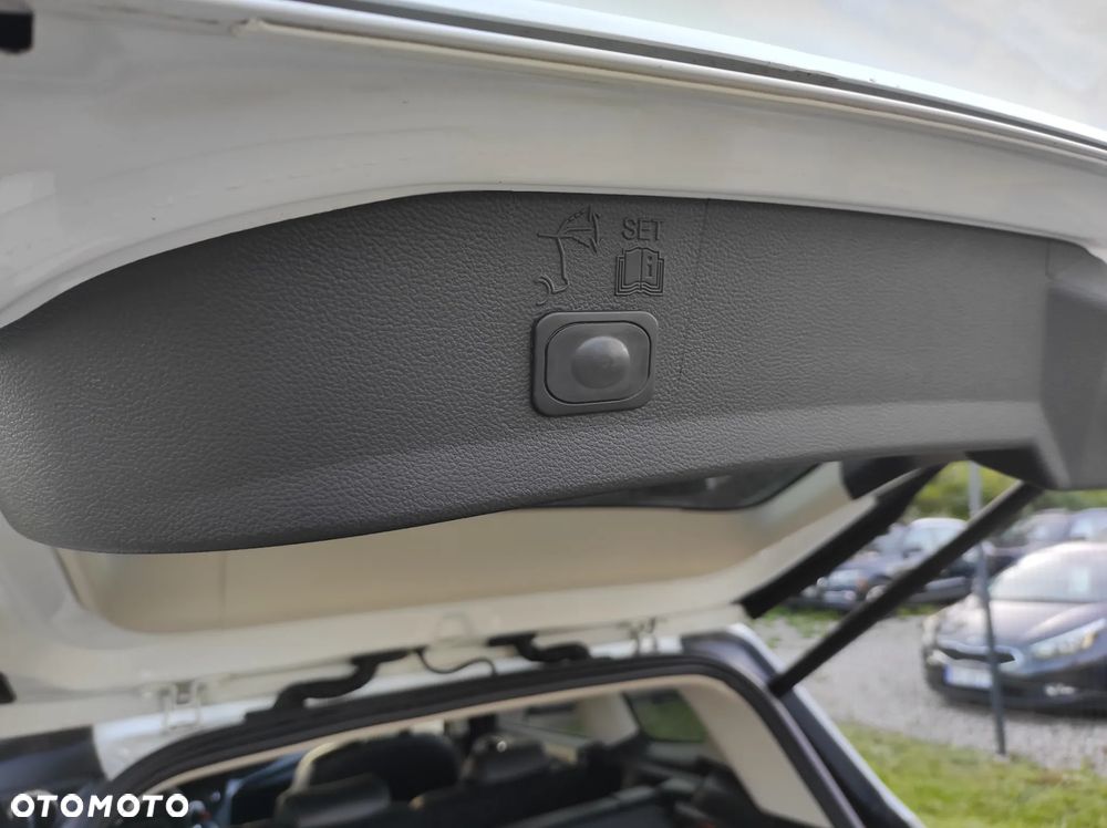 Ford Kuga - 11