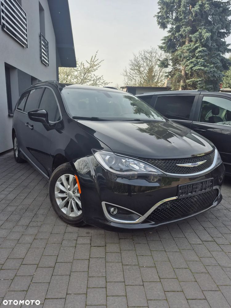 Chrysler Pacifica - 5