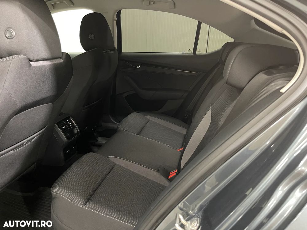 Skoda Octavia 2.0 TDI DSG Ambition - 12