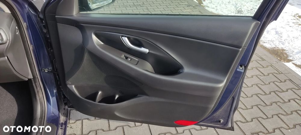 Hyundai i30 1.4 T-GDI Family+ - 27