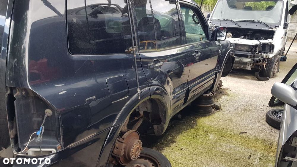MITSUBISHI PAJERO III DRZWI PRAWY TYŁ X08 - 1