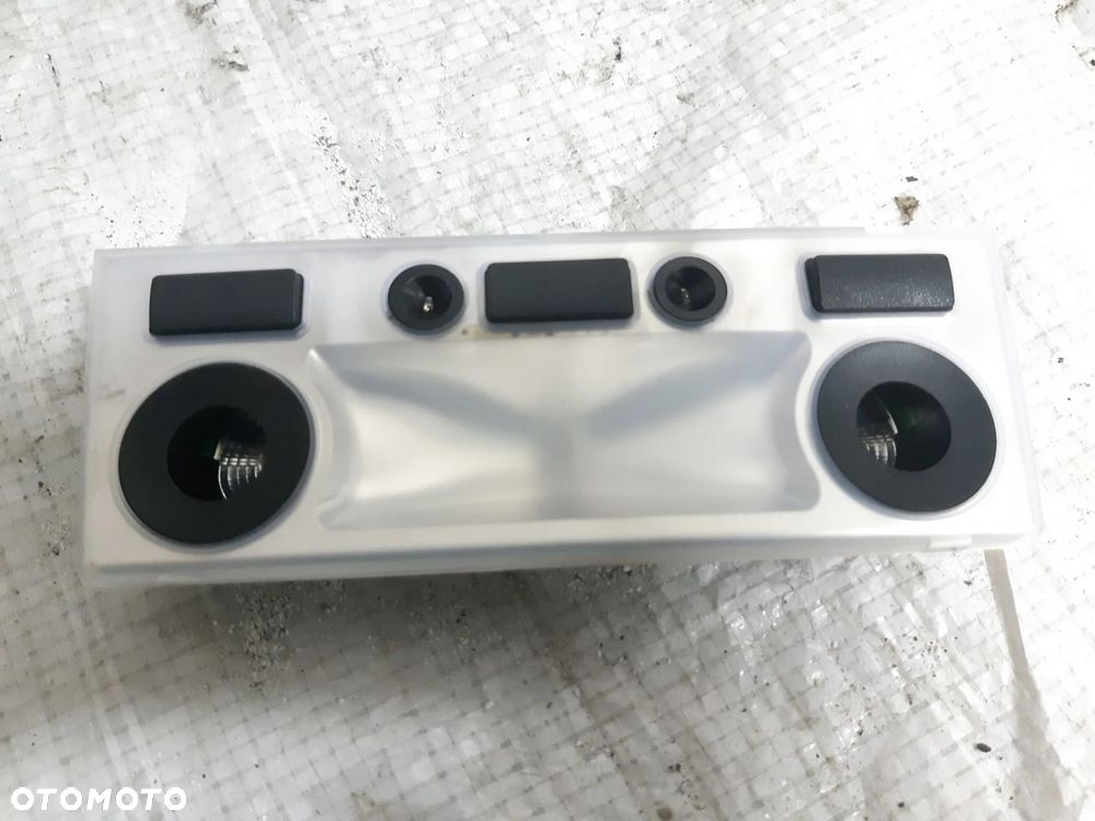 BMW E60 E61 Lampka podsufitki przednia 6962058 - 2