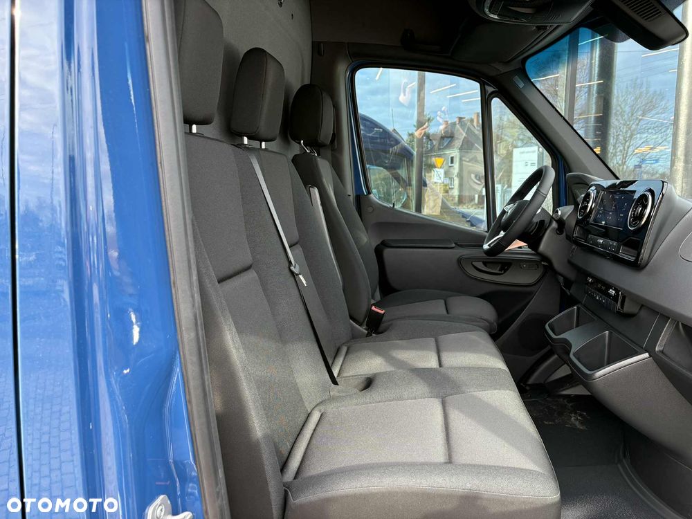 Mercedes-Benz Sprinter - 12