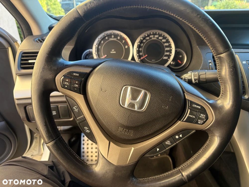 Honda Accord 2.0 Executive Nav - 8