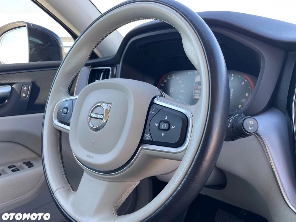 Volvo XC 60 B5 D AWD Inscription - 28