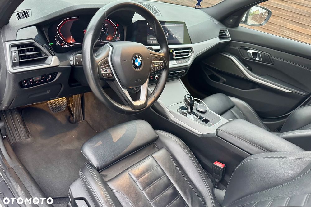 BMW Seria 3 330i Sport Line - 13