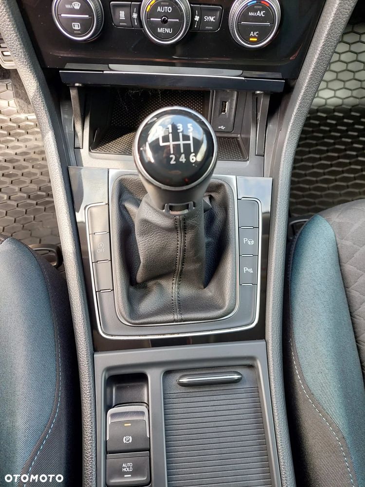 Volkswagen Golf 1.5 TSI ACT OPF IQ.DRIVE - 20