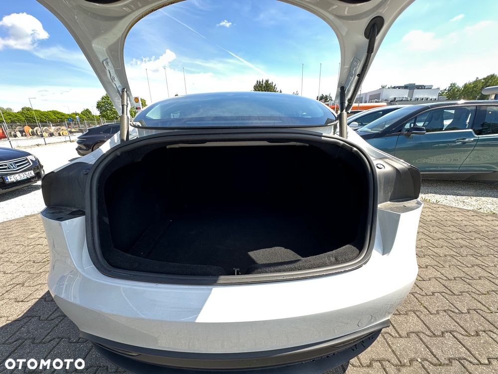 Tesla Model 3 - 12
